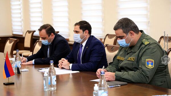 Министр обороны РА Сурен Папикян принял чрезвычайного и полномочного посла США в Армении Линн Трейси (2 декабря 2021). Еревaн - Sputnik Армения