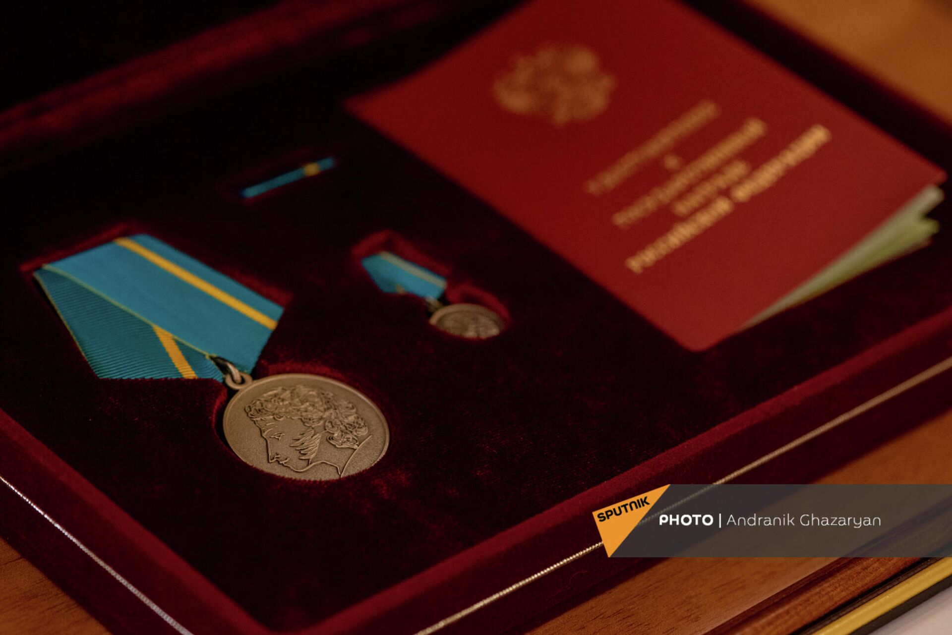 Медаль А.С. Пушкина, присужденная Эдуарду Тадевосяну (3 декабря 2021). Еревaн - Sputnik Армения, 1920, 03.12.2021