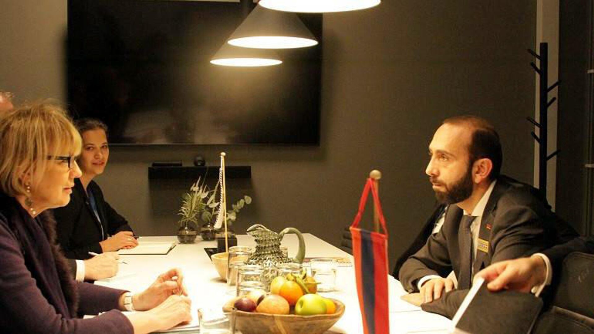 Министр иностранных дел Армении Арарат Мирзоян встретился с Генеральным секретарем ОБСЕ Хельгой Шмид (2 декабря 2021). Стокгольм - Sputnik Армения, 1920, 03.12.2021