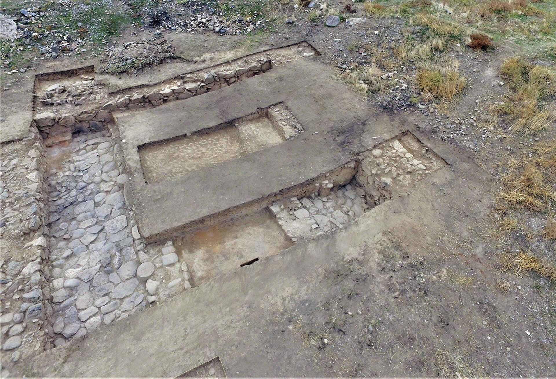 Раскопки на холме Кармир блур в Ереване - Sputnik Արմենիա, 1920, 06.12.2021