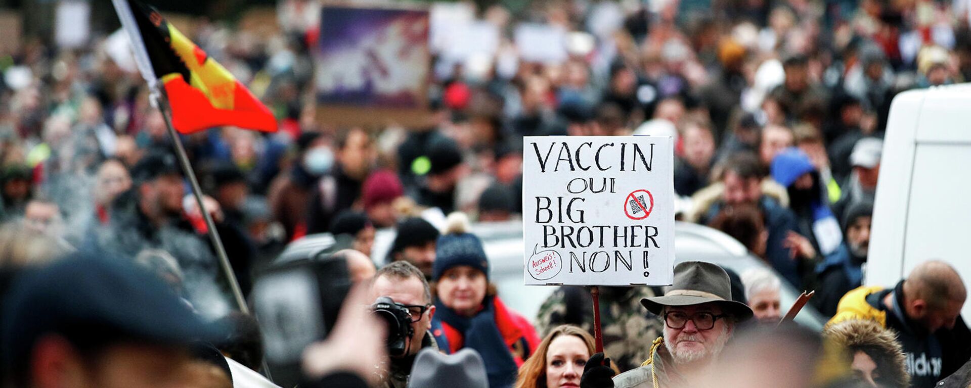 Демонстранты протестуют против введенных правительством Бельгии ограничений для сдерживания распространения коронавирусной болезни (5 декабря 2021). Брюссель - Sputnik Армения, 1920, 05.12.2021