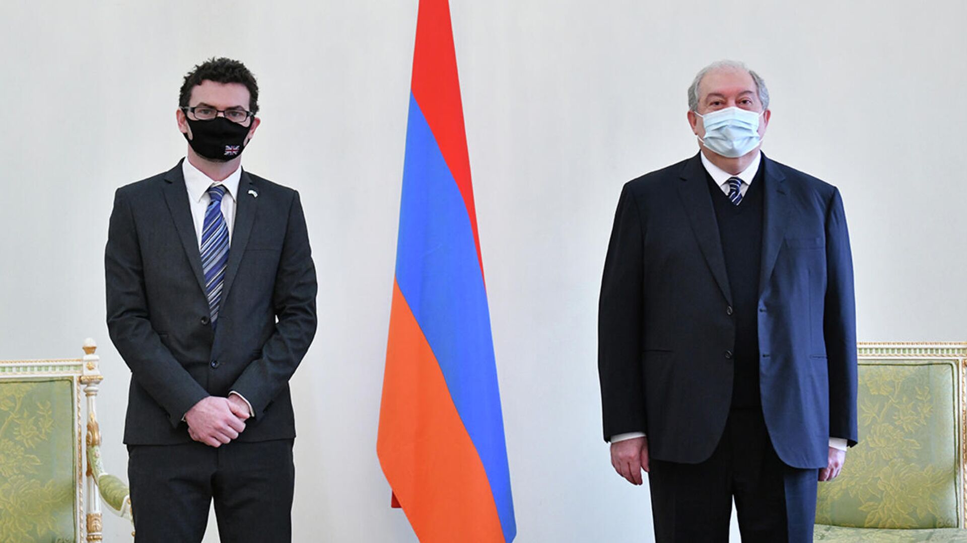 Президент Армен Саркисян встретился с Чрезвычайным и Полномочным Послом Соединенного Королевства в РА Джоном Галлахером (6 декабря 2021). Еревaн - Sputnik Армения, 1920, 06.12.2021