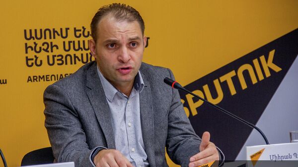 Адвокат Мигран Погосян на пресс-конференции в мультимедийном пресс-центре Sputnik Армения (6 декабря 2021). Еревaн - Sputnik Армения