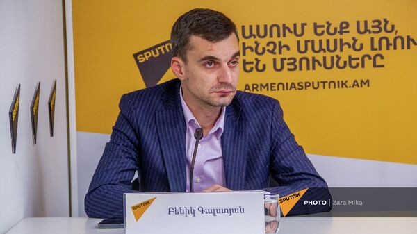 Адвокат Беник Галстян на пресс-конференции в мультимедийном пресс-центре Sputnik Армения (6 декабря 2021). Еревaн - Sputnik Армения