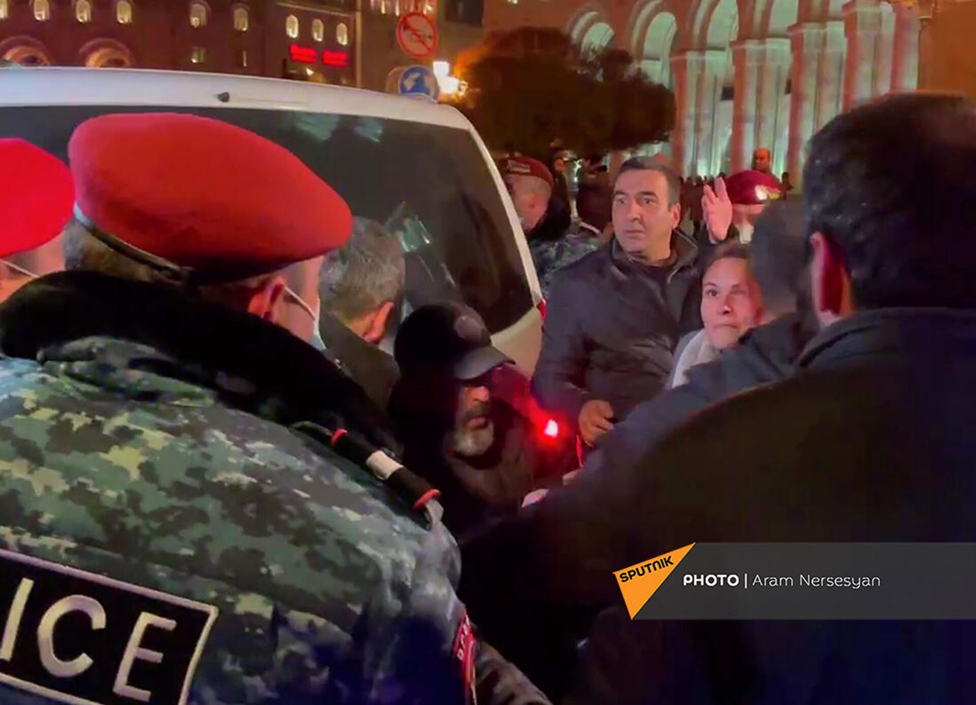 Акция протеста у здания Правительства на площади Республики (7 декабря 2021). Еревaн - Sputnik Արմենիա, 1920, 07.12.2021