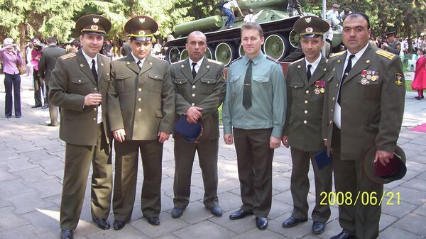 Սերգեյ Շաքարյանն իր ընկերների հետ - Sputnik Արմենիա