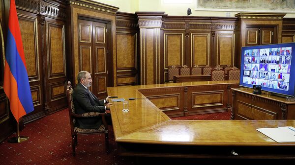 Премьер-министр Никол Пашинян в режиме онлайн принял участие в открытии конференции За демократию (9 декабря 2021). Еревaн - Sputnik Армения