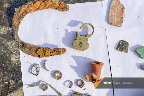 Артефакты обнаруженные в ходе раскопок в в Детском парке им. Кирова в Ереване - Sputnik Армения