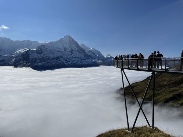 First Cliff Walk - смотровая площадка над пропастью с видом на Альпы в Швейцарии. - Sputnik Армения