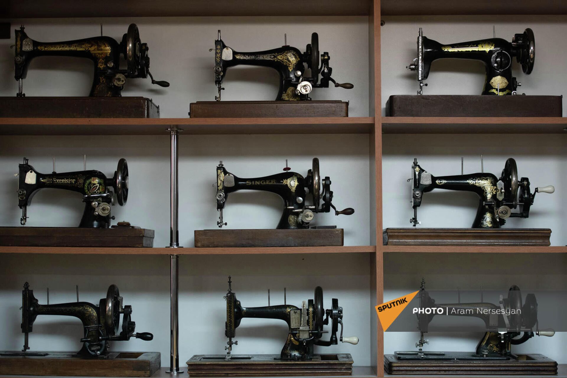 Экспонаты музея швейных машин Никогоса Айвазяна в Аштараке - Sputnik Армения, 1920, 12.12.2021