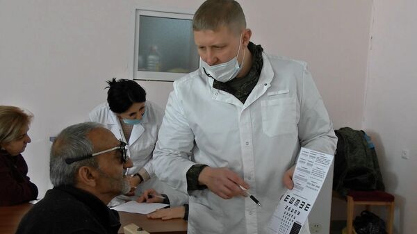 Российские военные врачи оказали квалифицированную медицинскую помощь жителям отдаленного села Бадара в Нагорном Карабахе - Sputnik Армения