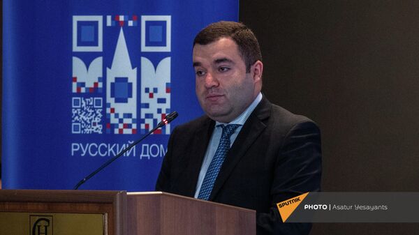 Заместитель министра ОНКС Карен Трчунян выступает на форуме Новое Поколение - 2021 (13 декабря 2021). Еревaн - Sputnik Армения