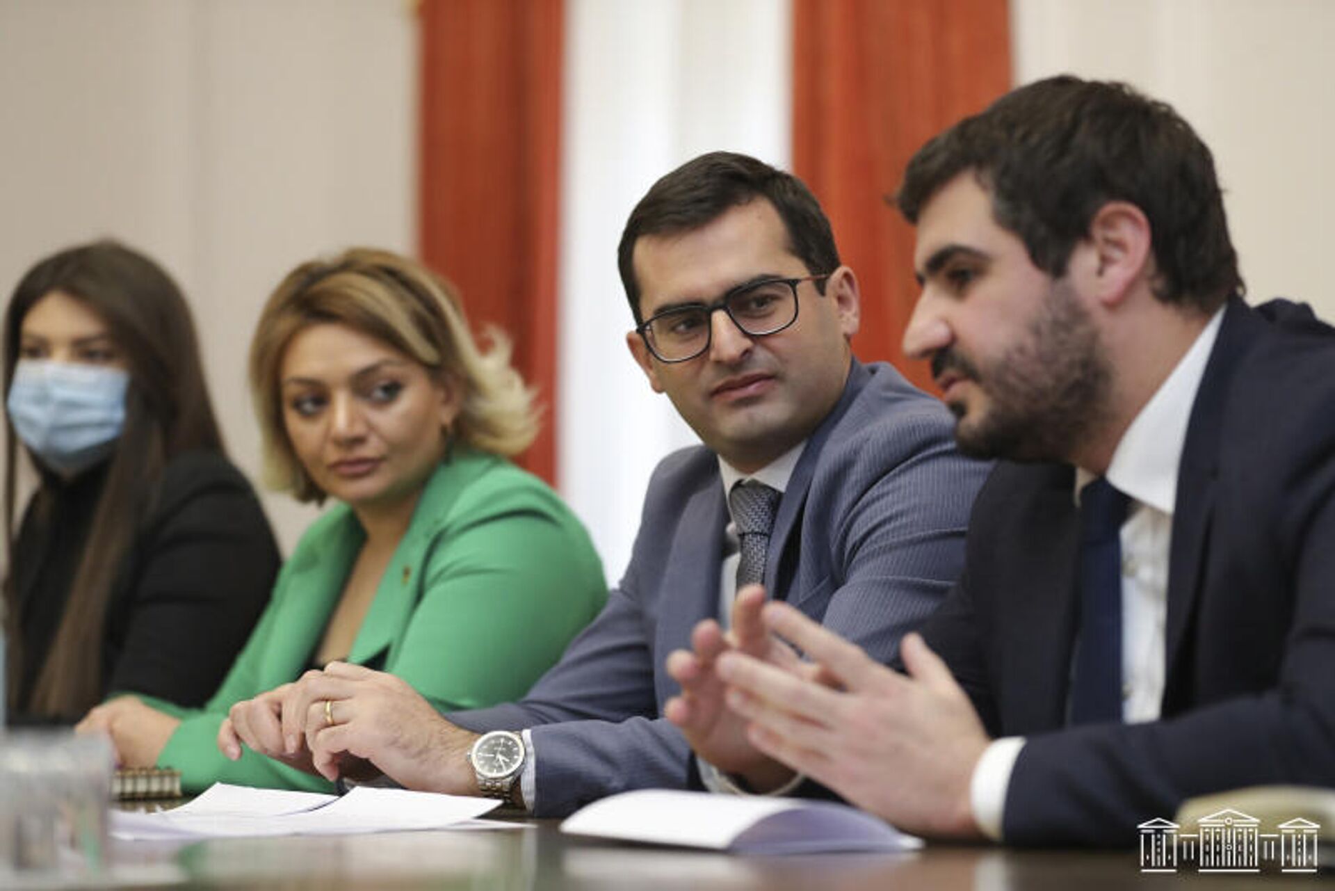 ՀՀ ԱԺ նախագահի տեղակալ Հակոբ Արշակյանը ընդունել է ԳԴՀ ԱԳՆ Արեւելյան Եվրոպայի, Հարավային Կովկասի եւ Կենտրոնական Ասիայի երկրների հարցերով քաղաքական տնօրեն Մաթիաս Լյութենբերգին ու Հայաստանում Գերմանիայի արտակարգ եւ լիազոր դեսպան Վիկտոր Ռիխտերին (13 դեկտեմբերի, 2021թ). Երևան ՀՀ ԱԺ նախագահի տեղակալ Հակոբ Արշակյանը ընդունել է ԳԴՀ ԱԳՆ Արեւելյան Եվրոպայի, Հարավային Կովկասի եւ Կենտրոնական Ասիայի երկրների հարցերով քաղաքական տնօրեն Մաթիաս Լյութենբերգին ու Հայաստանում Գերմանիայի արտակարգ եւ լիազոր դեսպան Վիկտոր Ռիխտերին (13 դեկտեմբերի, 2021թ). Երևան - Sputnik Արմենիա, 1920, 13.12.2021