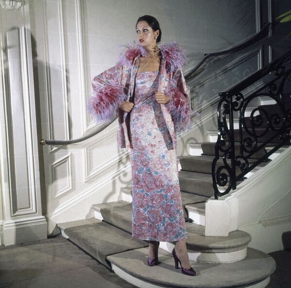 «Christian Dior»–ի 1975-76 աշուն/ձմեռ հավաքածուի զգեստներից մեկը - Sputnik Արմենիա