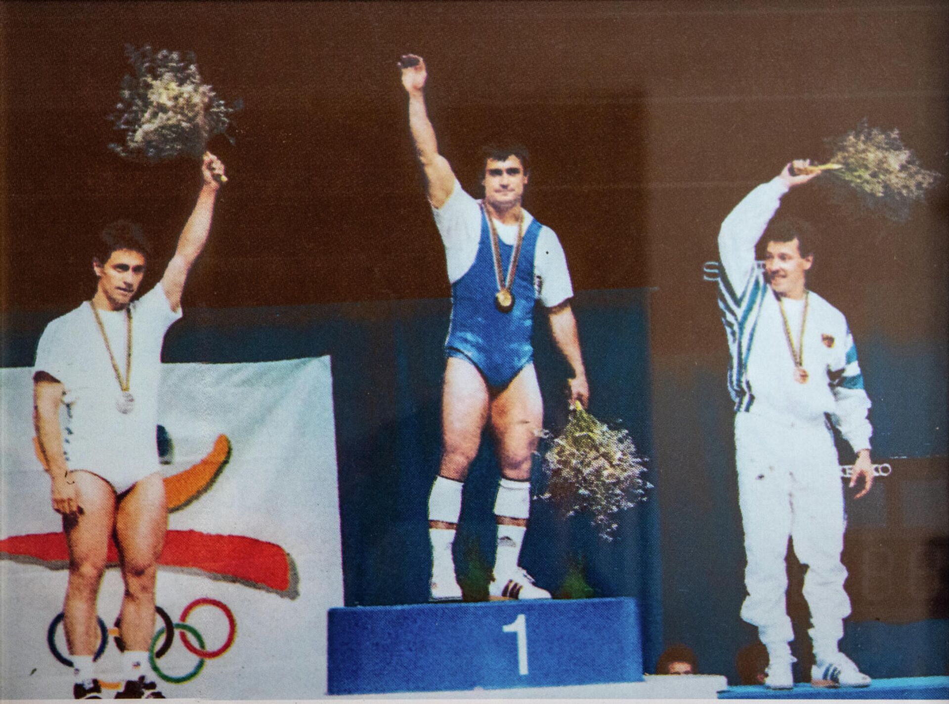 Исраел Милитосян на пьедестале почета XXV летних Олимпийских игр в Барселоне, 1992 год - Sputnik Армения, 1920, 16.12.2021
