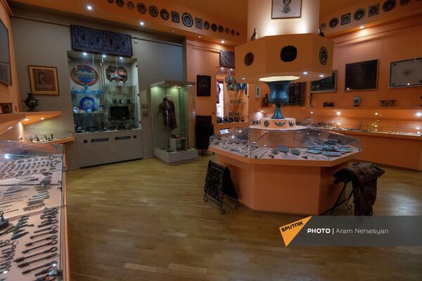 Նկարիչ Մարկոս Գրիգորյանի նվերները Եղիշե Չարենցի անվան Գրականության և արվեստի թանգարանին - Sputnik Արմենիա