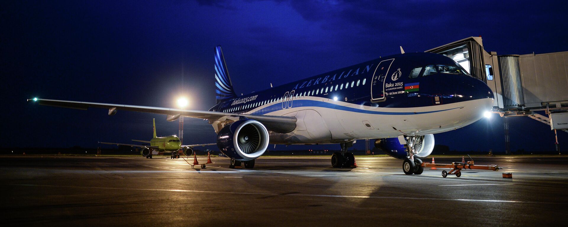 Самолет авиакомпании AZAL - Sputnik Армения, 1920, 17.12.2021