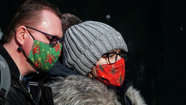 Люди в масках на Таймс-сквер - Sputnik Армения