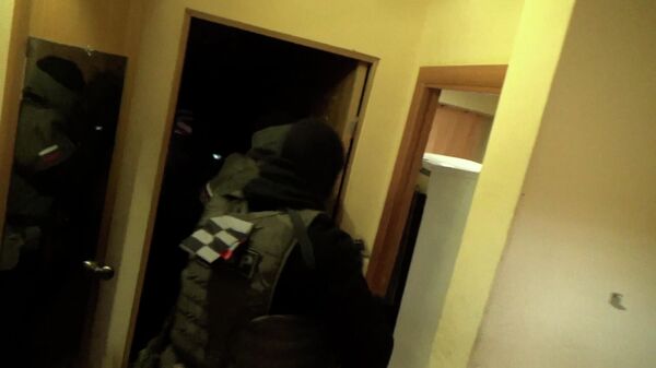 Задержание сторонника ИГ в студенческом общежитии Москвы. Кадры ФСБ - Sputnik Армения