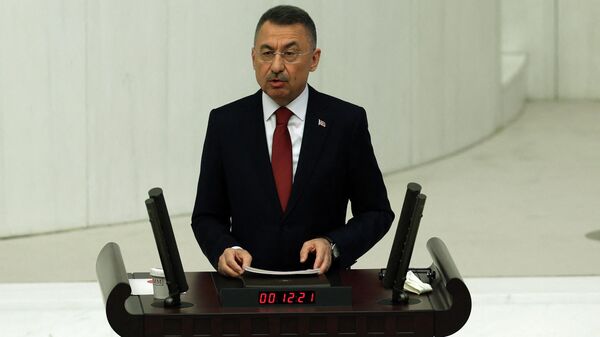 Вице-президент Турции Фуат Октай выступает с речью в рамках парламентских переговоров по бюджету на 2022 (6 декабря 2020). Aнкара - Sputnik Армения
