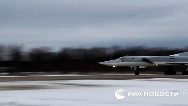 Российские Ту-22М3 отработали вопросы по решению совместных задач с авиацией и ПВО Белоруссии и вернулись на аэродром в РФ - Sputnik Армения