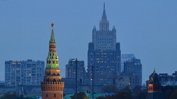 Вид на здание МИД России и башни Кремля - Sputnik Արմենիա