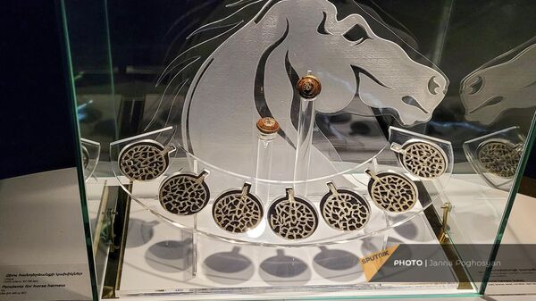 Ոսկե զարդերի ցուցահանդես «Մեծամոր» պատմահնագիտական արգելոց-թանգարանում - Sputnik Արմենիա