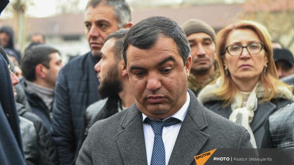 Кандидат от партии Страна для жизни Володя Григорян во время акции протеста в Паракаре - Sputnik Армения