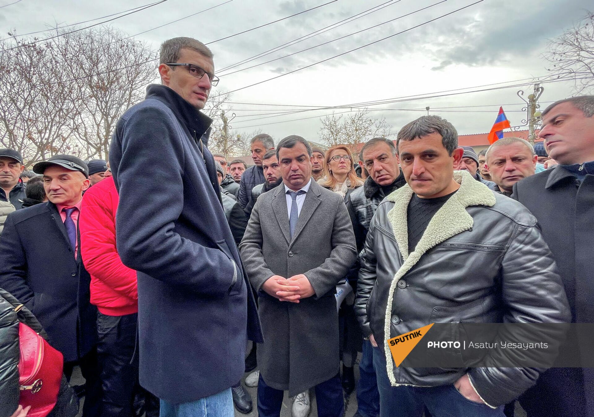 Месроп Аракелян (слева) и Володя Григорян (в середине) во время акции протеста в Паракаре - Sputnik Արմենիա, 1920, 23.12.2021