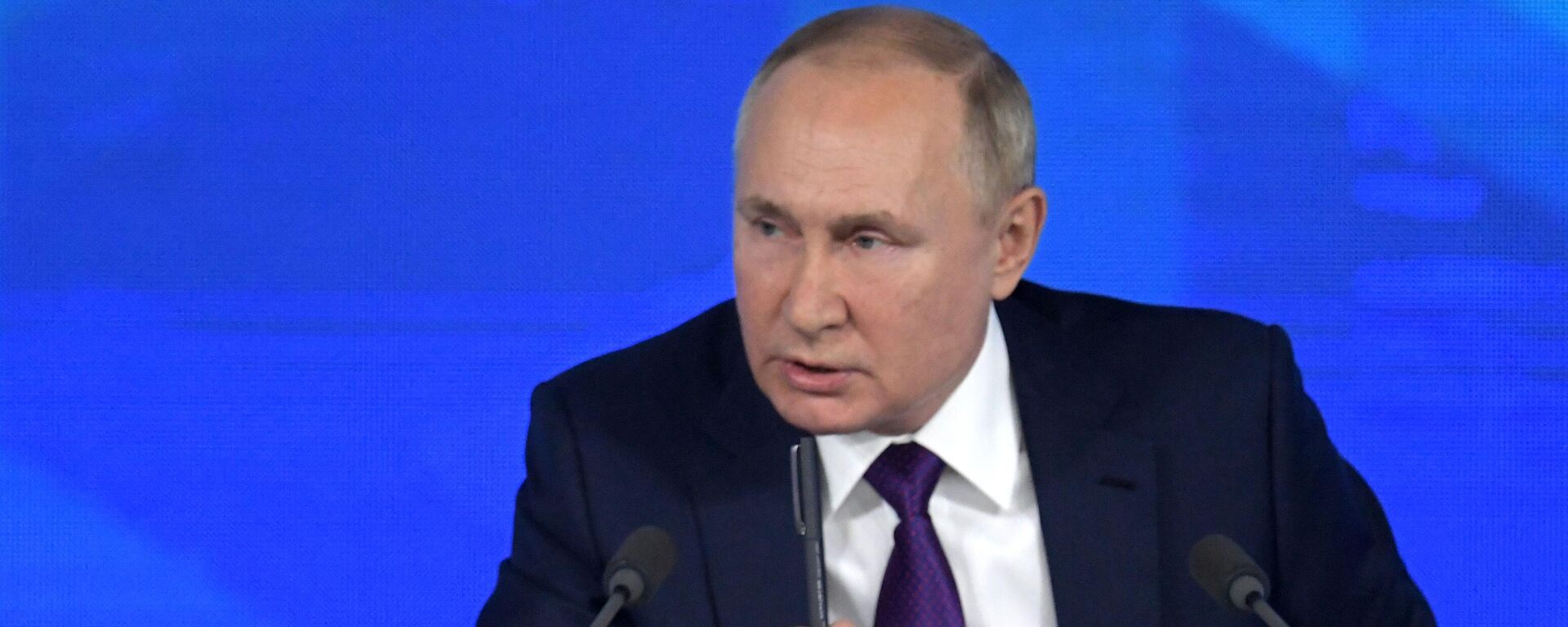 Владимир Путин во время большой пресс-конференции - Sputnik Армения, 1920, 26.12.2021