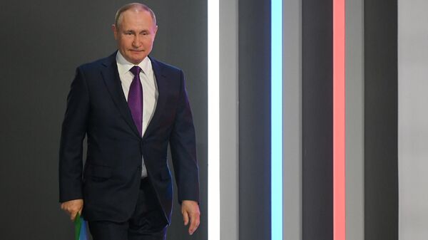 Президент России Владимир Путин на большой ежегодной пресс-конференции (23 декабря 2021). Москвa - Sputnik Армения