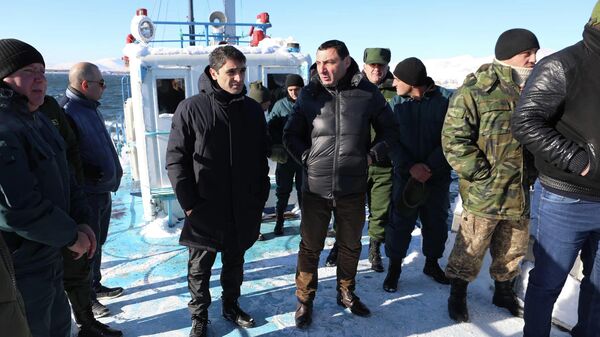 Министр окружающей среды Акоп Симидян участвует в удалении незаконных рыболовных сетей с озера Севан - Sputnik Արմենիա