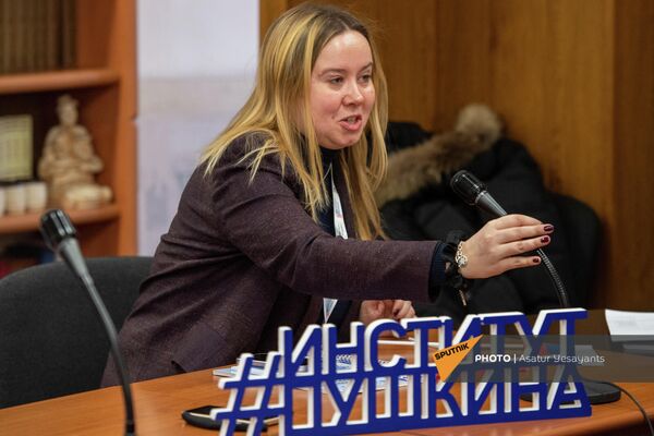 Открытие штаб-квартиры участников международной волонтерской программы Послы русского языка в мире на базе Российско-Армянского университета (25 декабря 2021). Еревaн Открытие штаб-квартиры участников международной волонтерской программы Послы русского языка в мире на базе Российско-Армянского университета (25 декабря 2021). Еревaн - Sputnik Армения