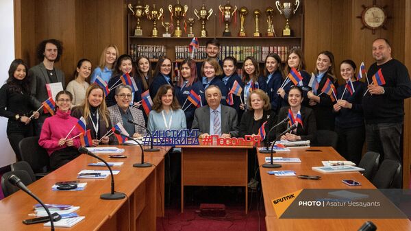 Ռուս-հայկական համալսարանի բազայի վրա բացվել է «Ռուսաց լեզվի դեսպաններն աշխարհում» կամավորական միջազգային ծրագրի մասնակիցների կենտրոնակայանը (25 դեկտեմբերի, 2021թ)․ Երևան - Sputnik Արմենիա
