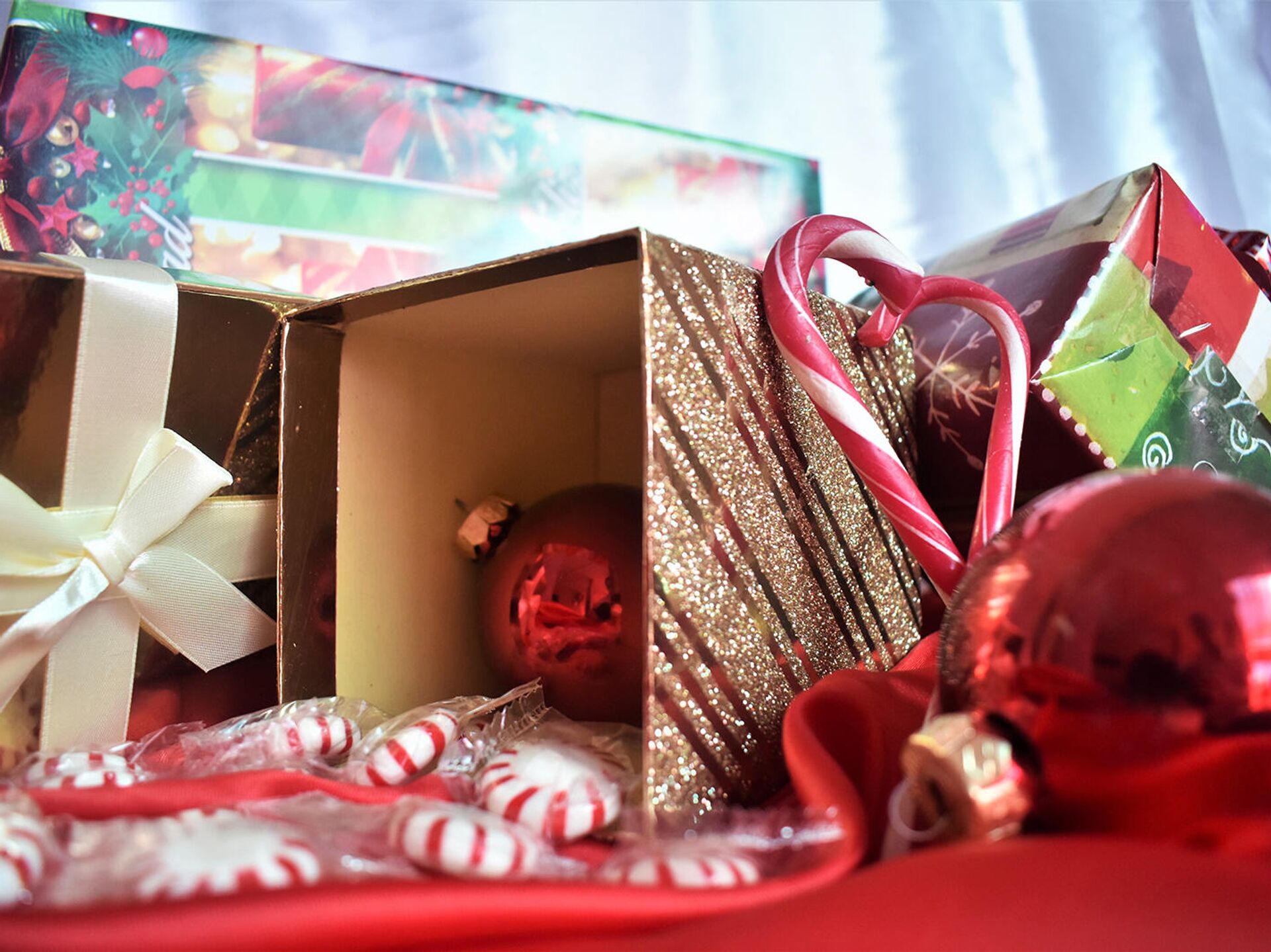 Как упаковать новогодние подарки: 10 идей