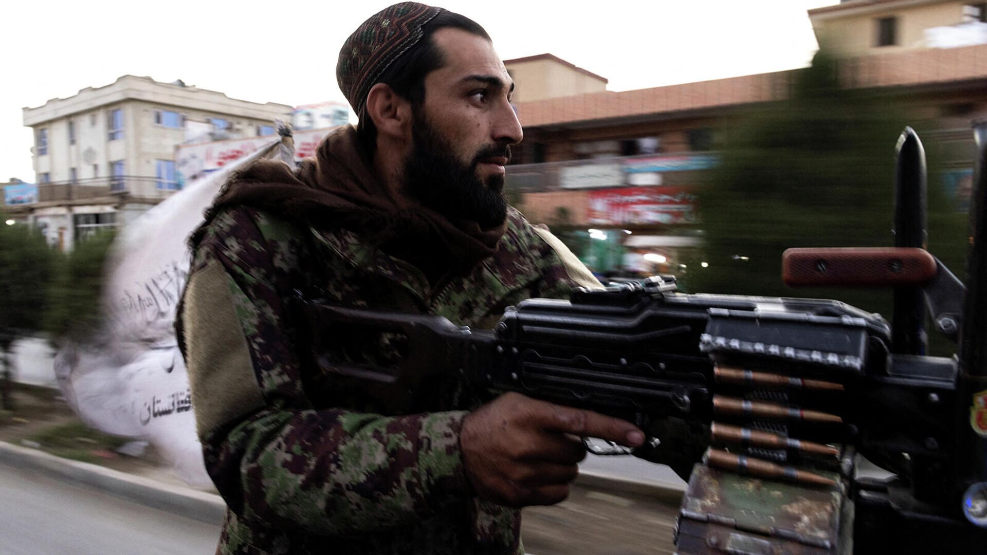 Боевики Талибана патрулируют улицы в центре Кабула - Sputnik Армения, 1920, 04.01.2022