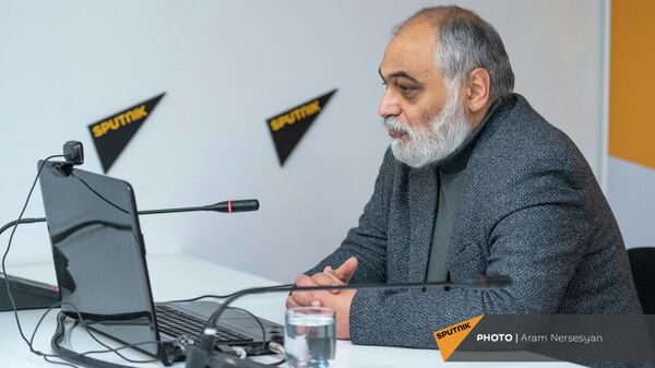 Пресс-конференция с участием Рубена Сафрастяна в мультимедийном пресс-центре Sputnik (27 декабря 2021). Еревaн - Sputnik Армения