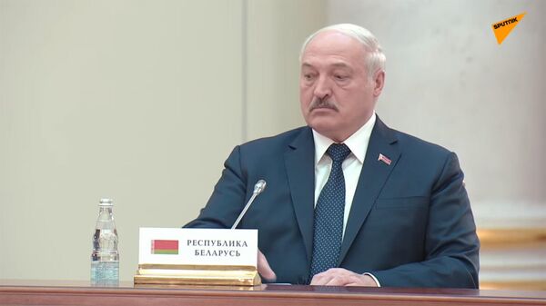Президент Беларуси Александр Лукашенко во время неформального саммита лидеров государств - участников СНГ (28 декабря 2021). Санкт-Петербург - Sputnik Армения