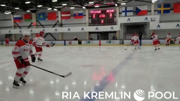Путин и Лукашенко играют в хоккей после переговоров - Sputnik Արմենիա