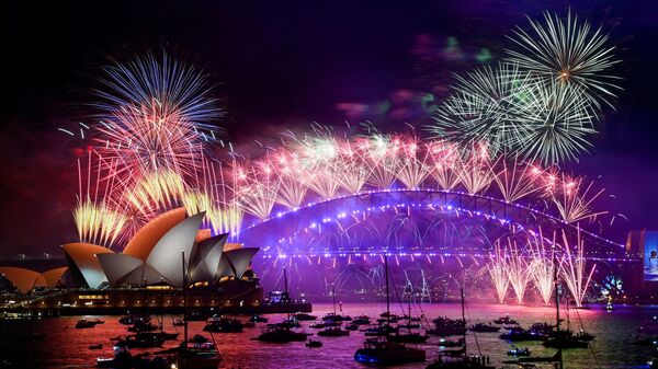 Порт Сиднея во время новогоднего салюта в Австралии - Sputnik Արմենիա