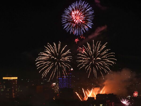 Фейерверк во время празднования Нового года в Тиране, Албания, 1 января 2022 года - Sputnik Армения