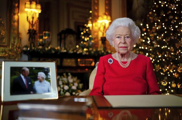 Королева Великобритании Елизавета II в рождественской трансляции в Виндзорском замке, Англия. - Sputnik Армения