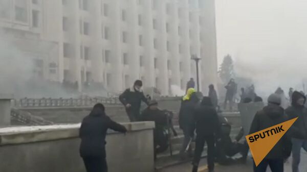 Видео штурма акимата Алматы от корреспондента Sputnik Казахстан - Sputnik Армения
