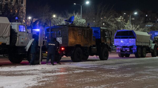 Ղազախստանի ազգային գվարդիայի զինծառայողները հերթապահում են փողոցներից մեկում (հունվարի 5, 2022թ) ։ Նուր-Սուլթան - Sputnik Արմենիա