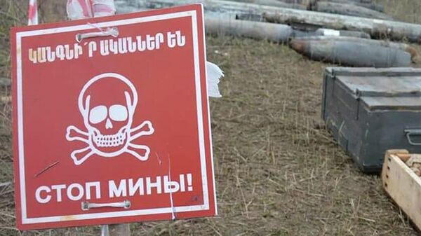 Работы по обезвреживанию обнаруженных боеприпасов на территории, прилегающей к общине Айгестан Аскеранского района - Sputnik Армения