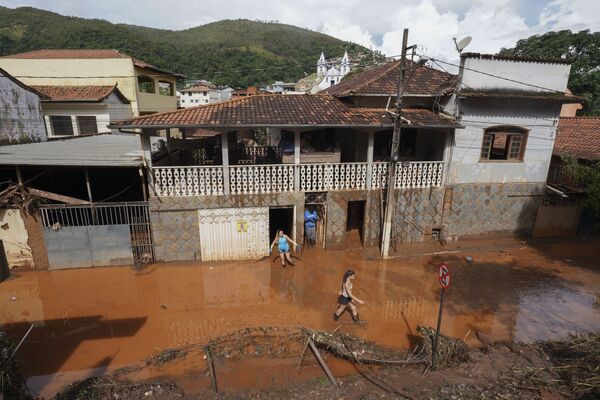 В результате оползней с выходных в бразильском штате Минас-Жерайс, пострадавшем от проливных дождей, погибли по меньшей мере 12 человек - Sputnik Армения