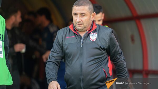 Главный тренер ФК Арарат Вардан Бичахчян перед началом футбольного матча 13 тура АПЛ Vbet против ФК Севан (7 ноября 2021). Еревaн - Sputnik Армения