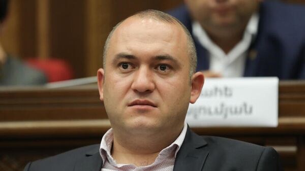 Седрак Тевонян на заседании в Парламенте - Sputnik Армения