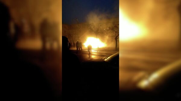 Пожар в Ереване: автомобиль врезался в газовую трубу - Sputnik Армения