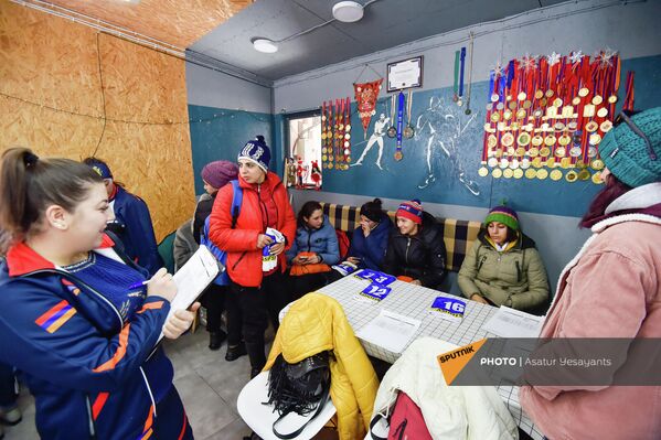 Участники чемпионата Армении по лыжным гонкам - Sputnik Армения